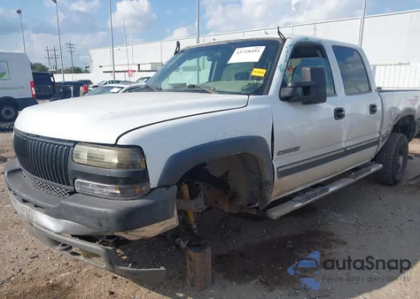 2002 Chevrolet Silverado 2500Hd Ls z USA, uszkodzony, nr VIN 1GCHC23U32F197573